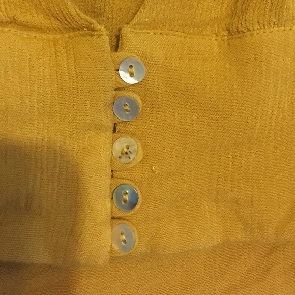 Mustard yellow button up crop top - Picture 5 of 6
